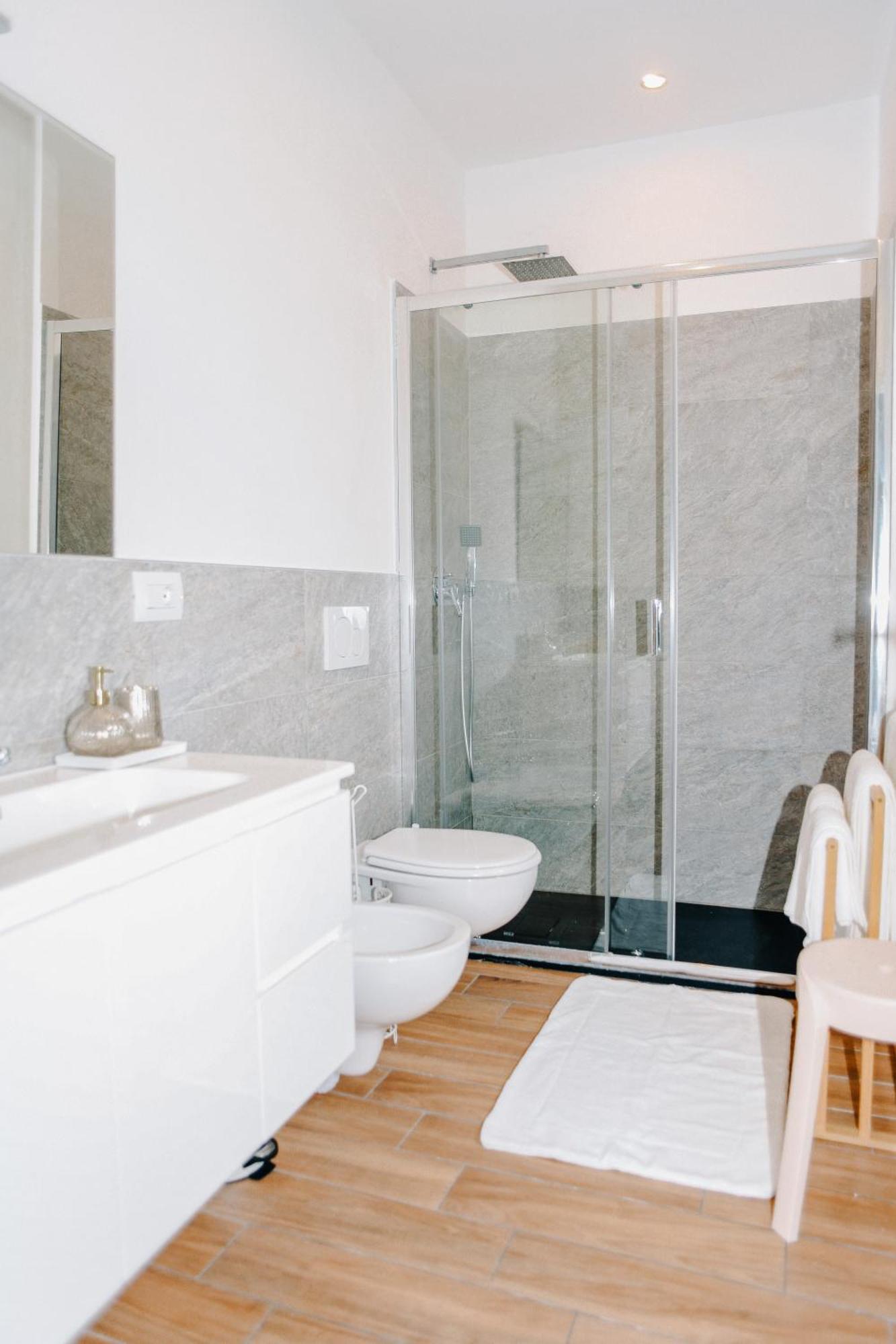 Lora Rose Suite ,Free Parking, Self Check In,2 Como Exteriér fotografie