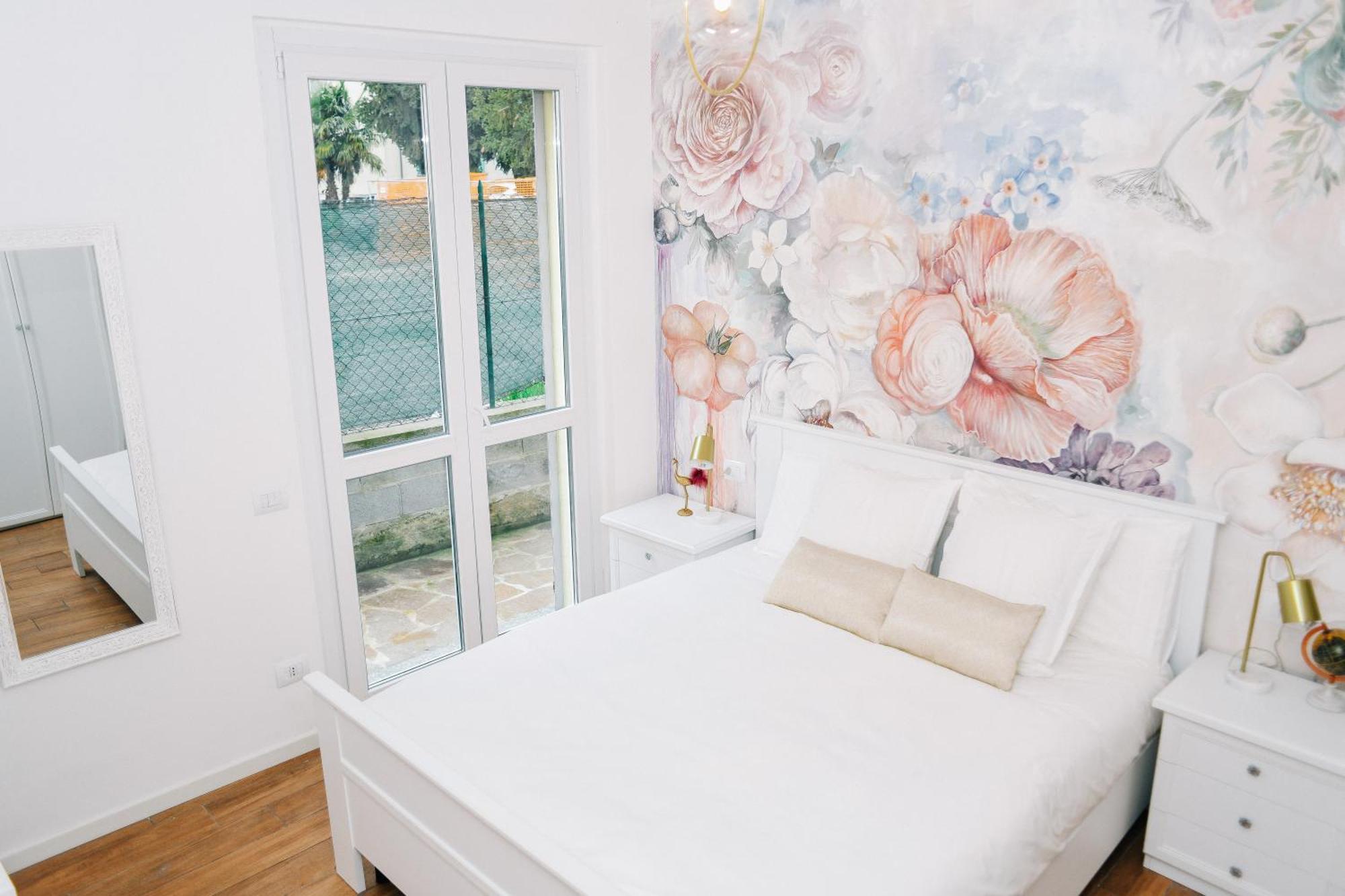 Lora Rose Suite ,Free Parking, Self Check In,2 Como Exteriér fotografie